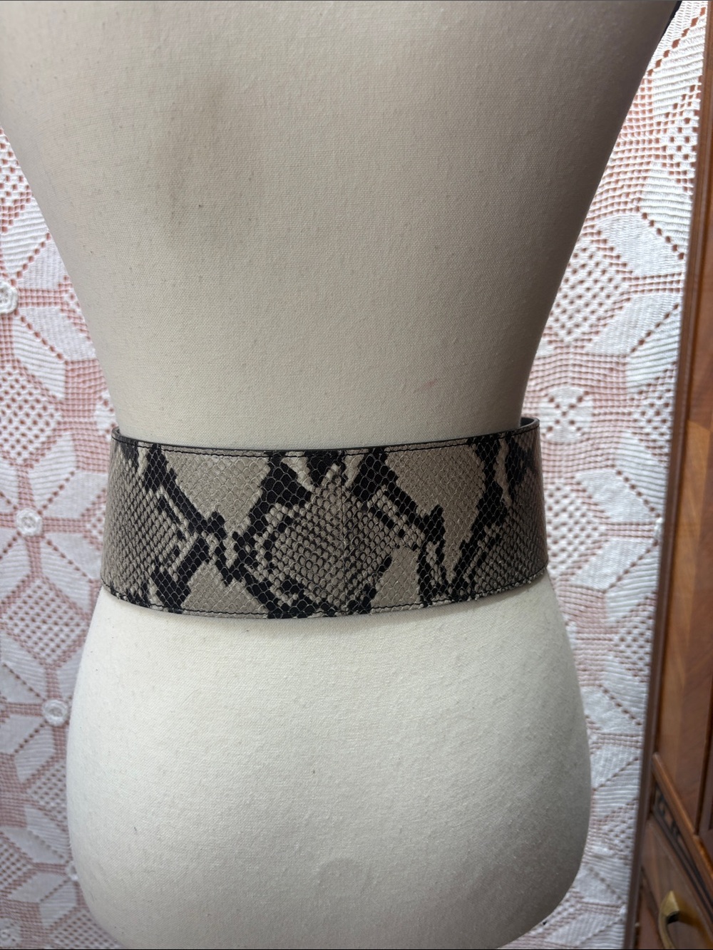 Club Monaco Kara wide waist belt in black/white python print genuine leather Sm - Picture 6 of 9